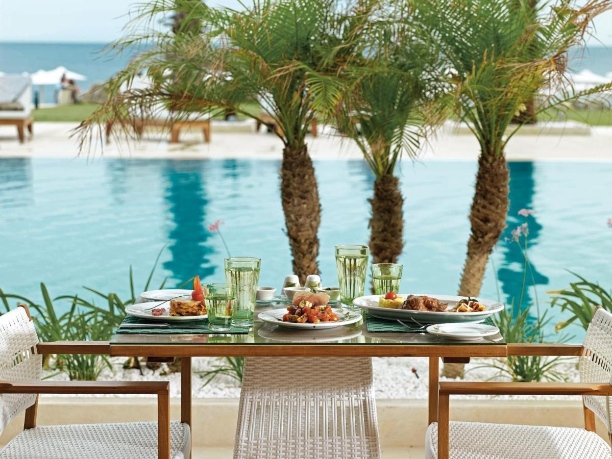Отель Mitsis Selection Alila Фалираки Экстерьер фото Poolside dining at the Four Seasons Resort